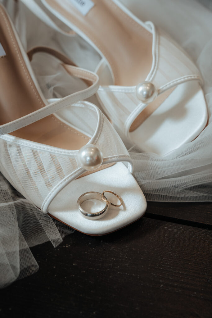 Close-up photo of the wedding rings